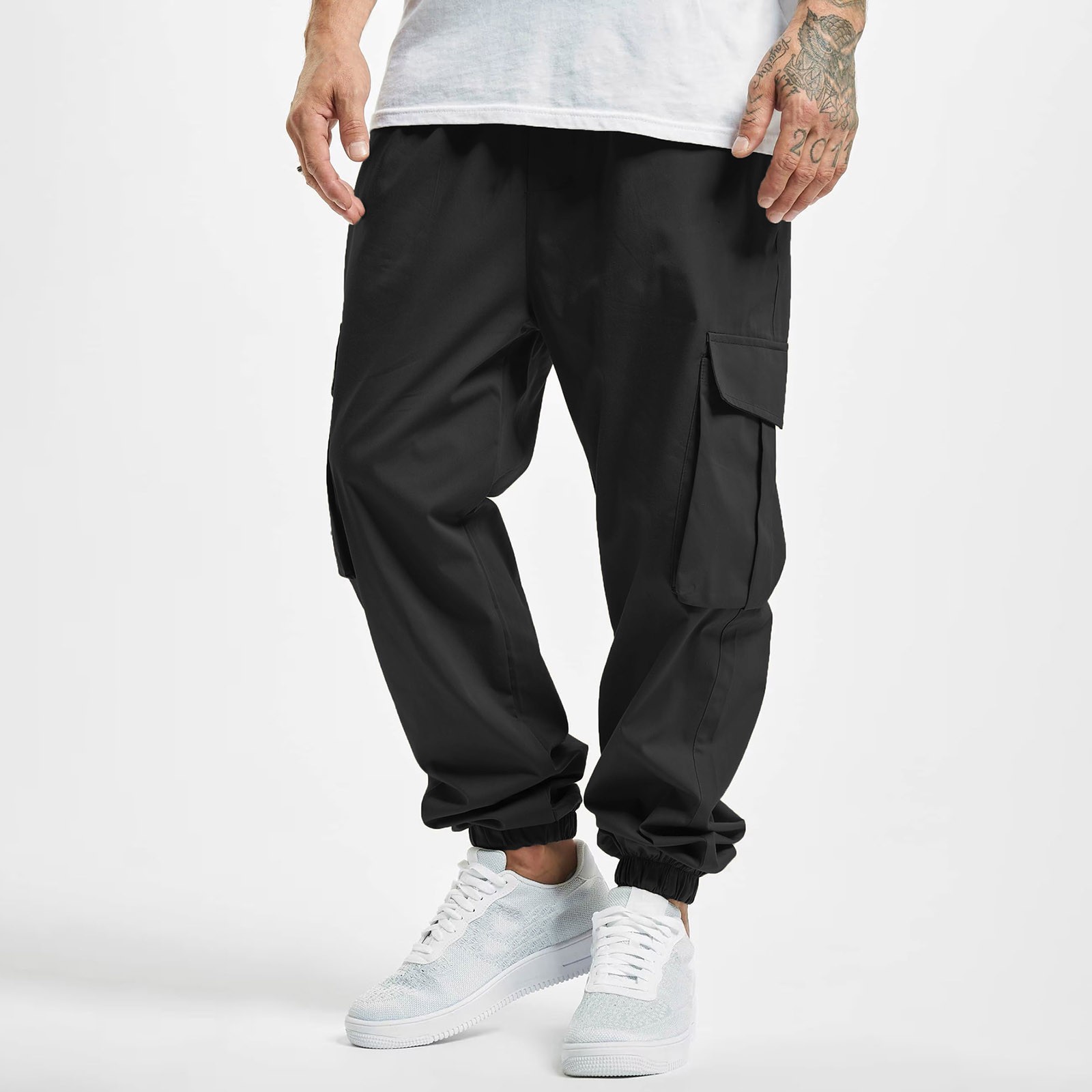 thumbnail image 4 of Pantalones cargo de color liso para hombre, aptos para todas las estaciones, con bolsillos. Mono deportivo informal de poliéster., 4 of 7